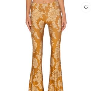 Novella Royale Janis Bells- Gold Dahlia